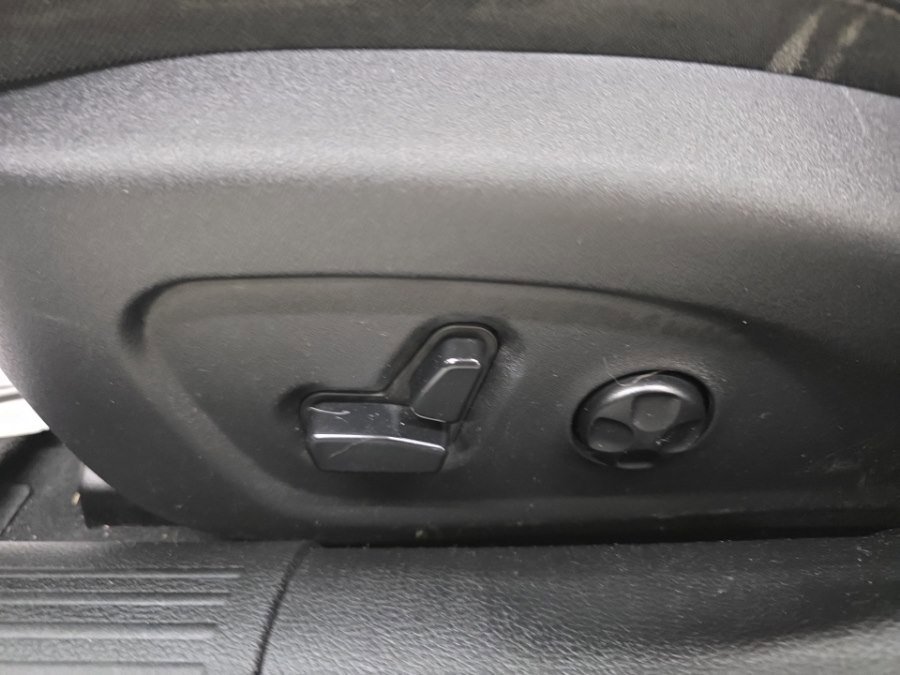 Used 2015 Chrysler 200 C w/ Navigation & Sound Group I image 30