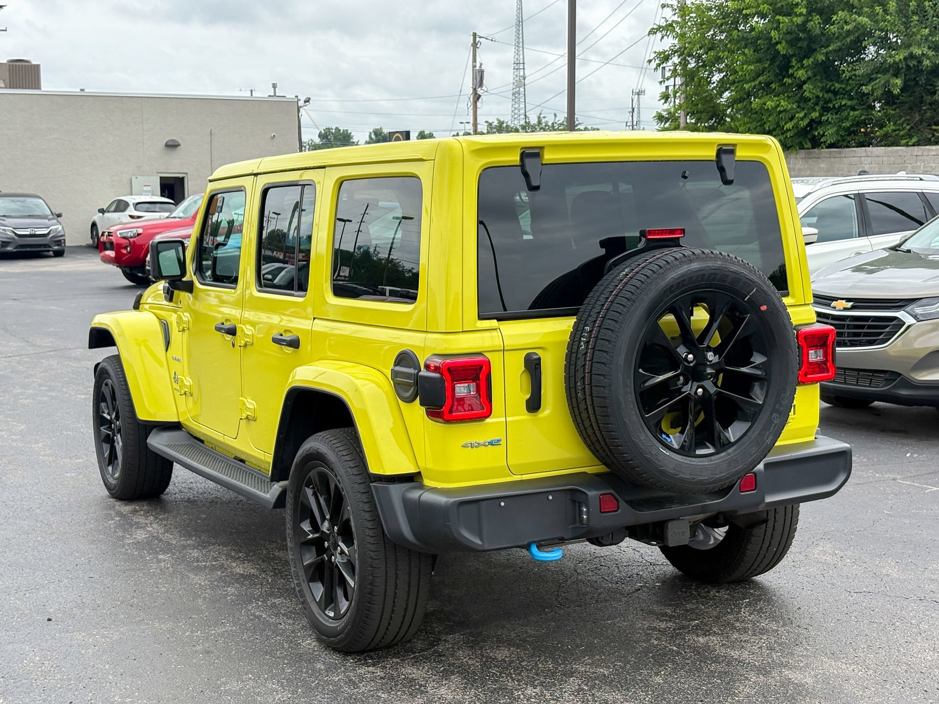 Used 2023 Jeep Wrangler Unlimited Sahara w/ Cold Weather Group AWD/4WD image 11