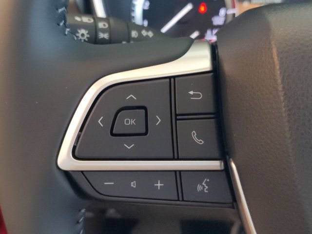 Used 2022 Toyota Highlander XLE FWD image 24