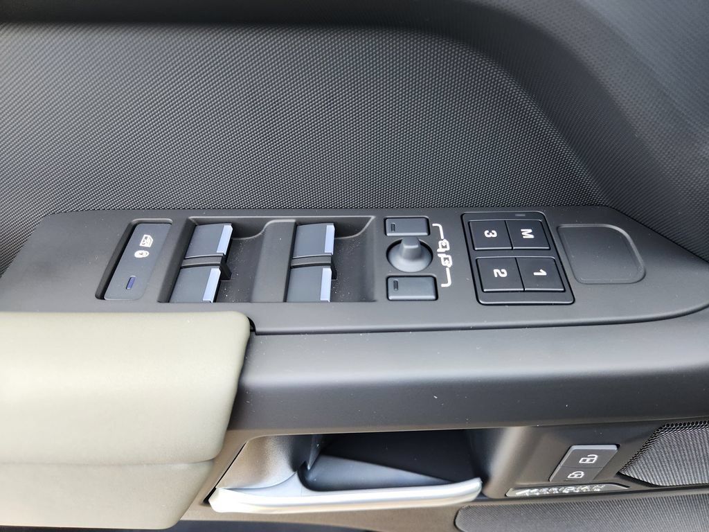 New 2026 Land Rover Defender 110 X-Dynamic SE AWD/4WD image 18