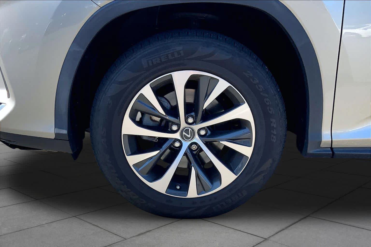 Used 2020 Lexus RX 350L Premium w/ Premium Package AWD/4WD image 11