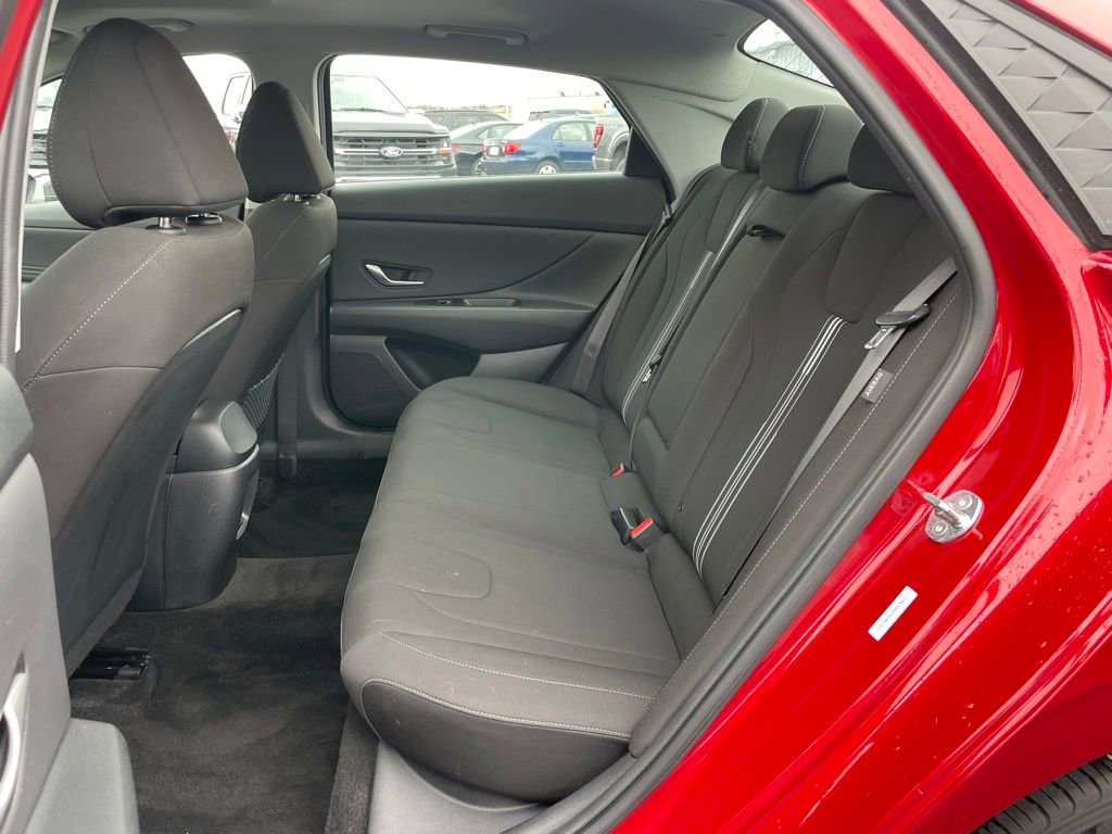 Used 2025 Hyundai Elantra SEL FWD image 8