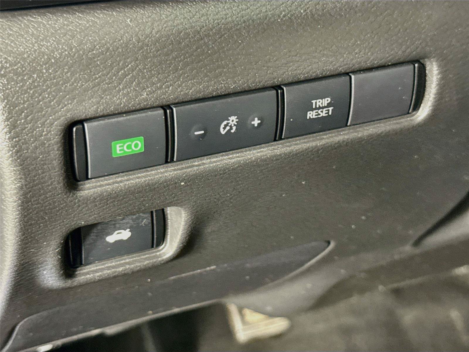 Used 2021 Nissan Sentra SR FWD image 12