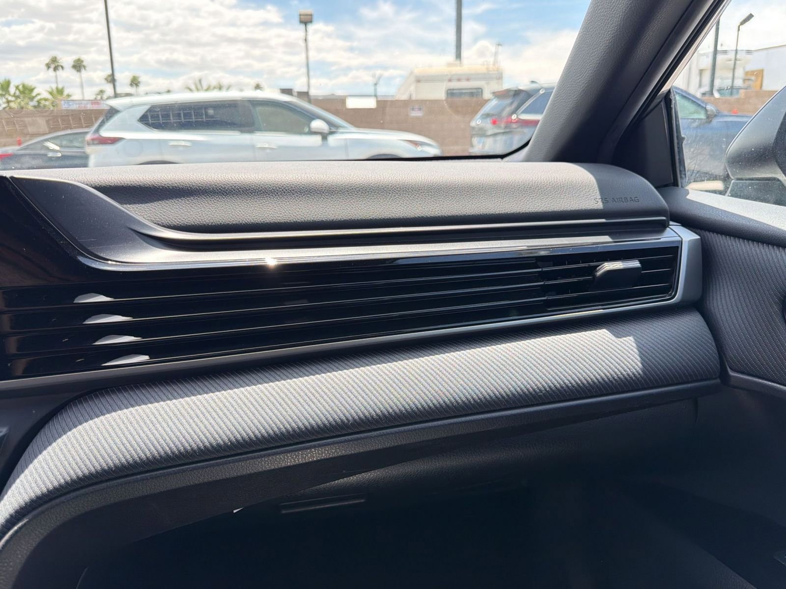 Used 2025 Toyota Camry SE FWD image 8