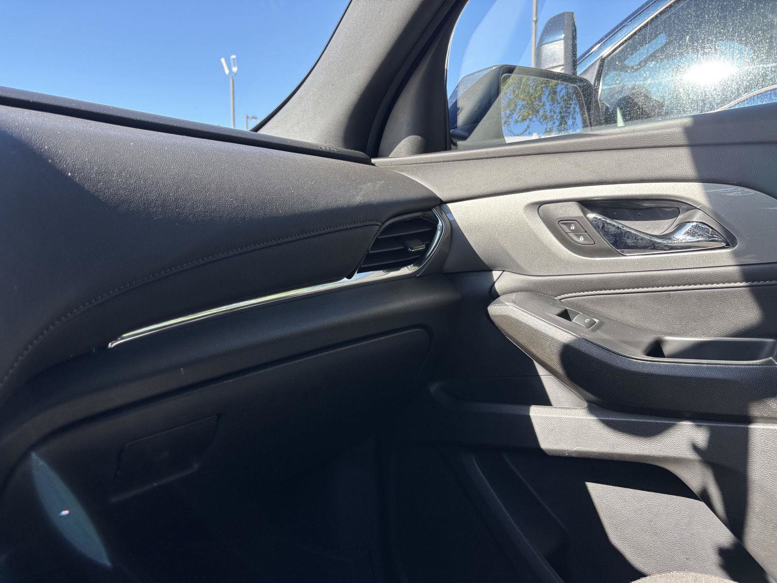 Used 2023 Chevrolet Traverse LT FWD image 28