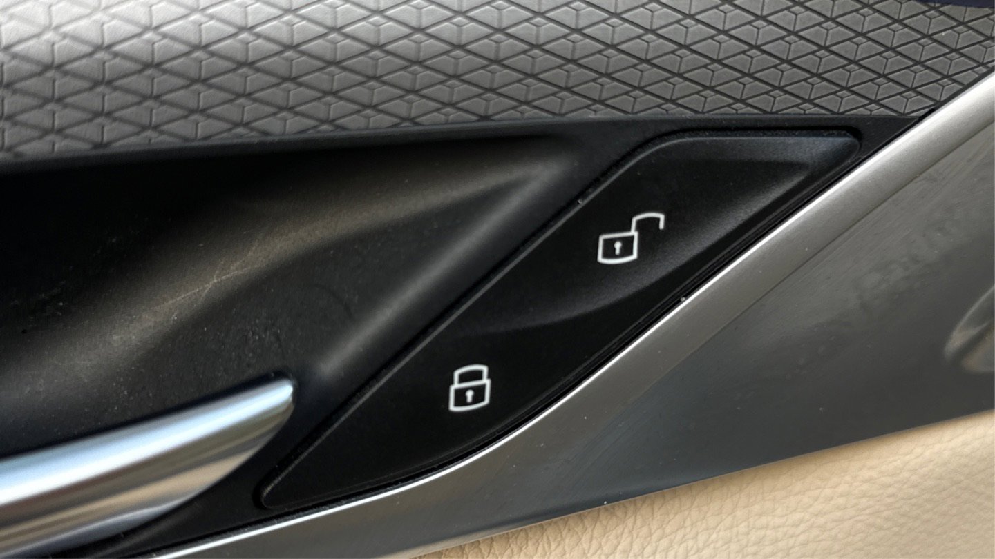 Used 2018 BMW M550i xDrive image 49