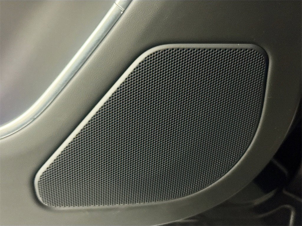 Used 2024 Land Rover Range Rover Long Wheelbase SE image 18