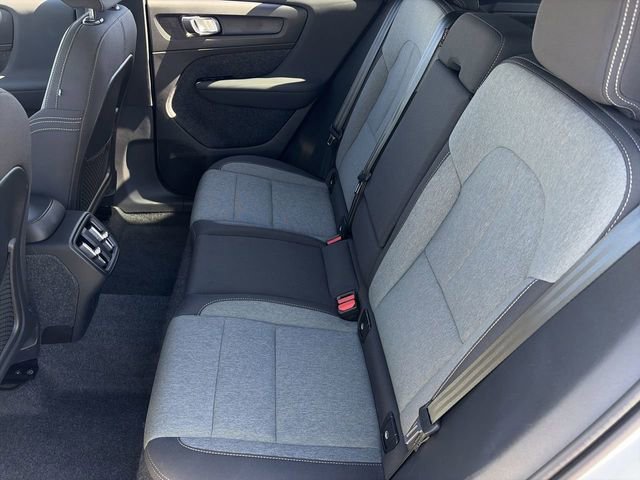Used 2025 Volvo XC40 B5 Core image 19