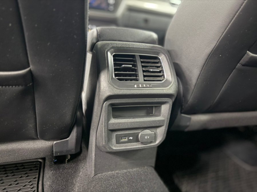 Used 2018 Volkswagen Tiguan SE AWD/4WD image 33