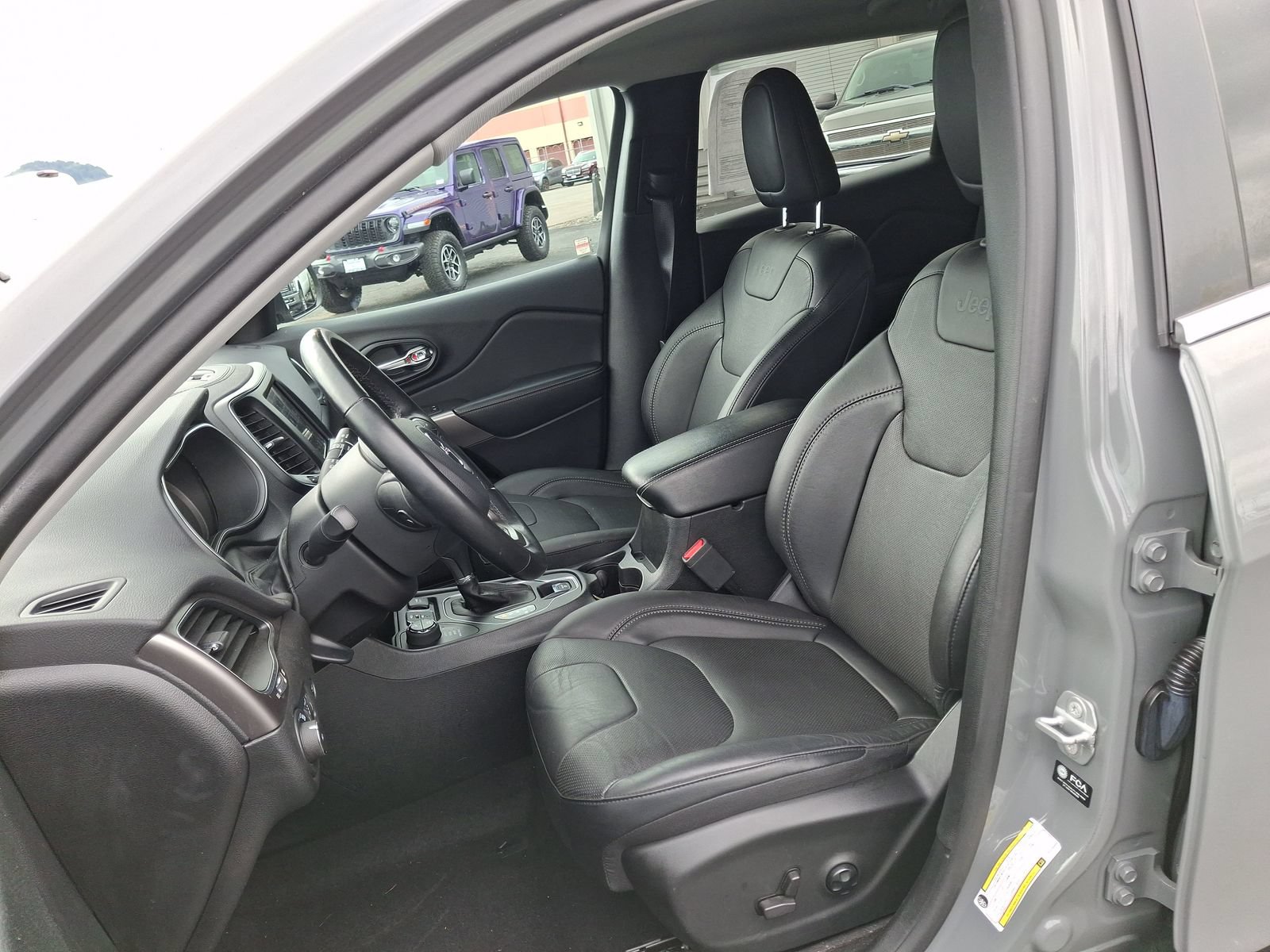 Used 2021 Jeep Cherokee Latitude Lux w/ Comfort/Convenience Group AWD/4WD image 17