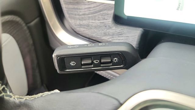 Used 2023 Rivian R1T Adventure image 40