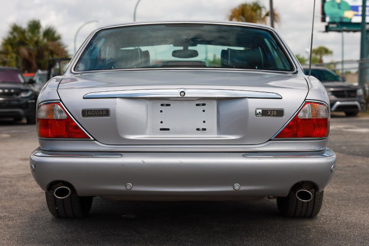 Used 2002 Jaguar XJ8 RWD image 7
