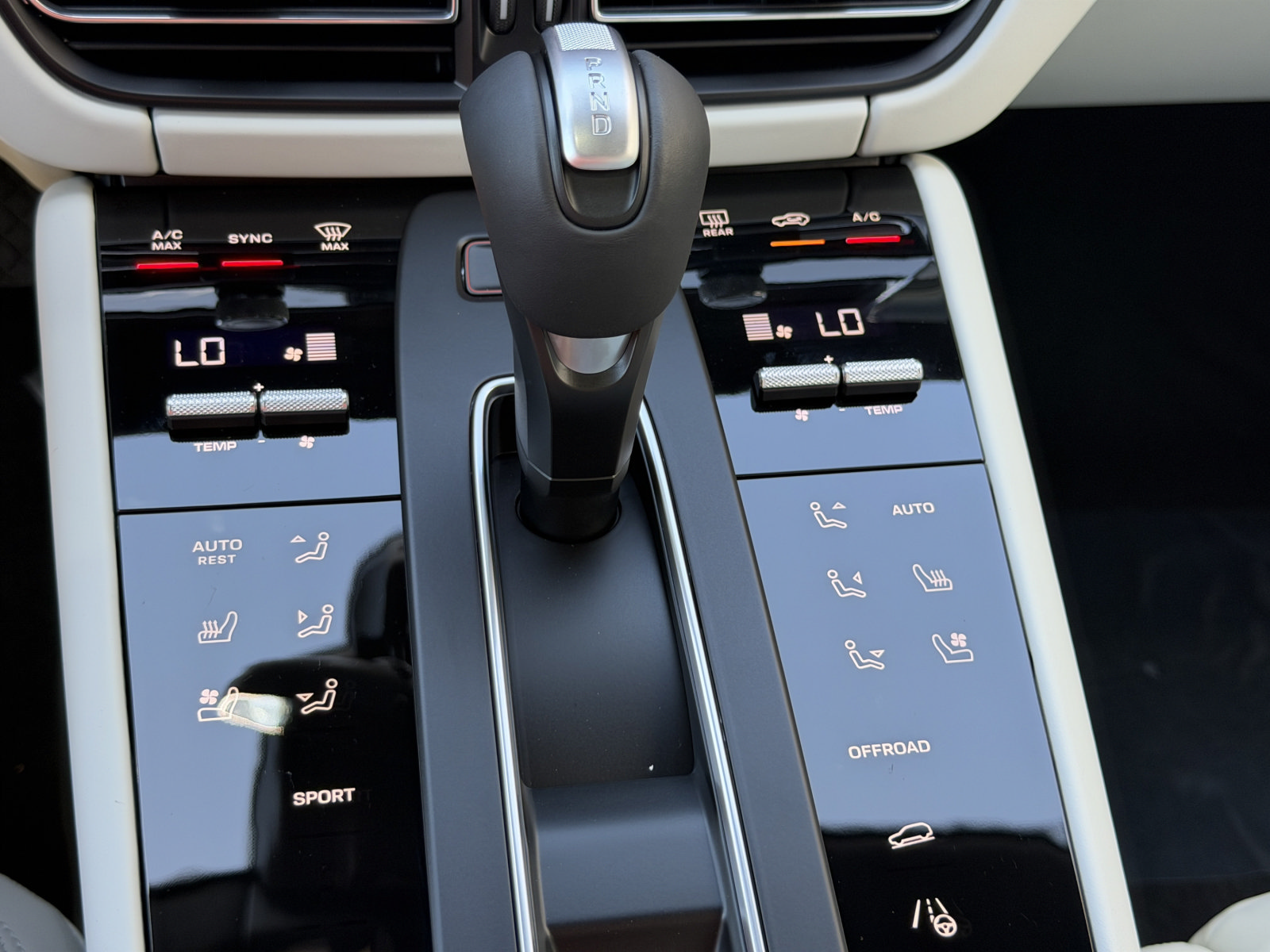 New 2026 Porsche Macan AWD/4WD image 29