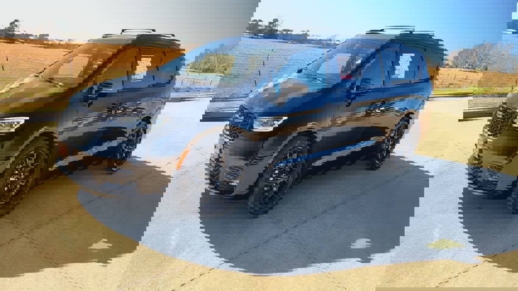 Used 2025 Chrysler Pacifica Limited image 5