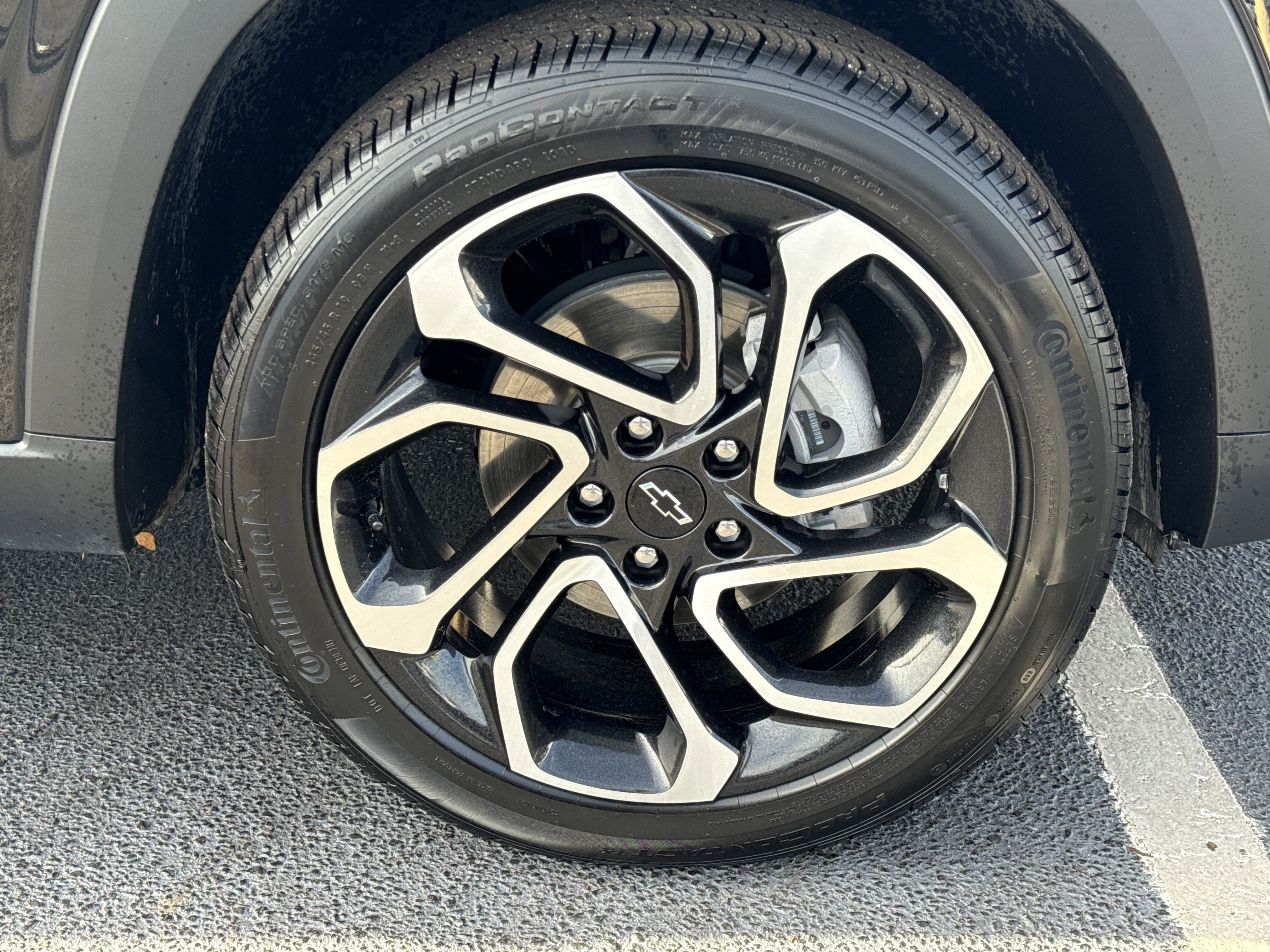 Certified 2025 Chevrolet Trax RS w/ Driver Confidence Package image 17