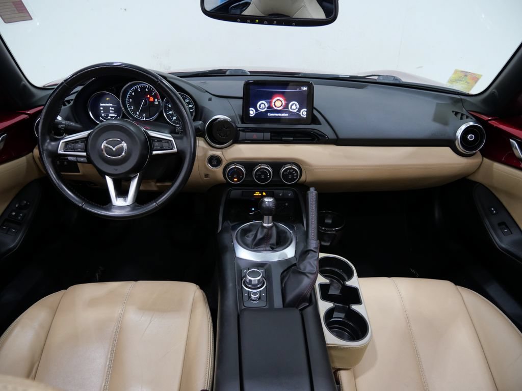 Used 2019 MAZDA MX-5 Miata Grand Touring w/ GT-S Package RWD image 9