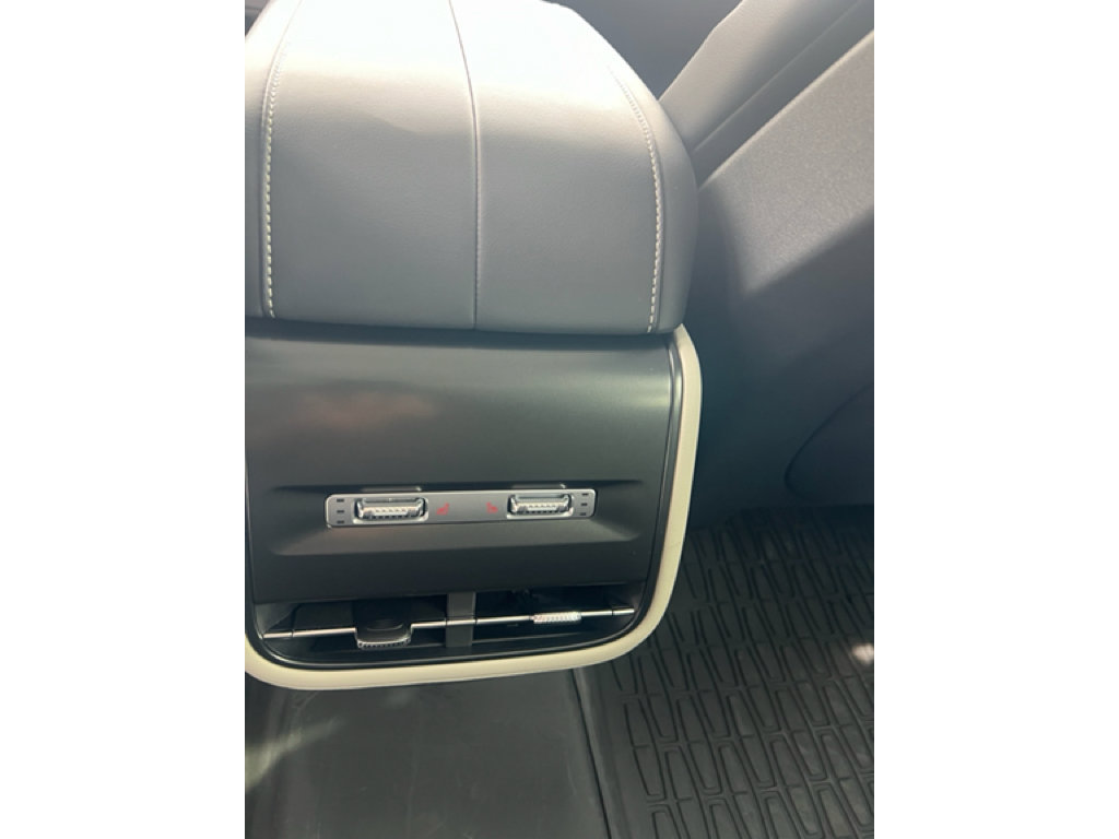 Used 2024 Lincoln Nautilus Premier w/ Equipment Group 102A AWD/4WD image 11