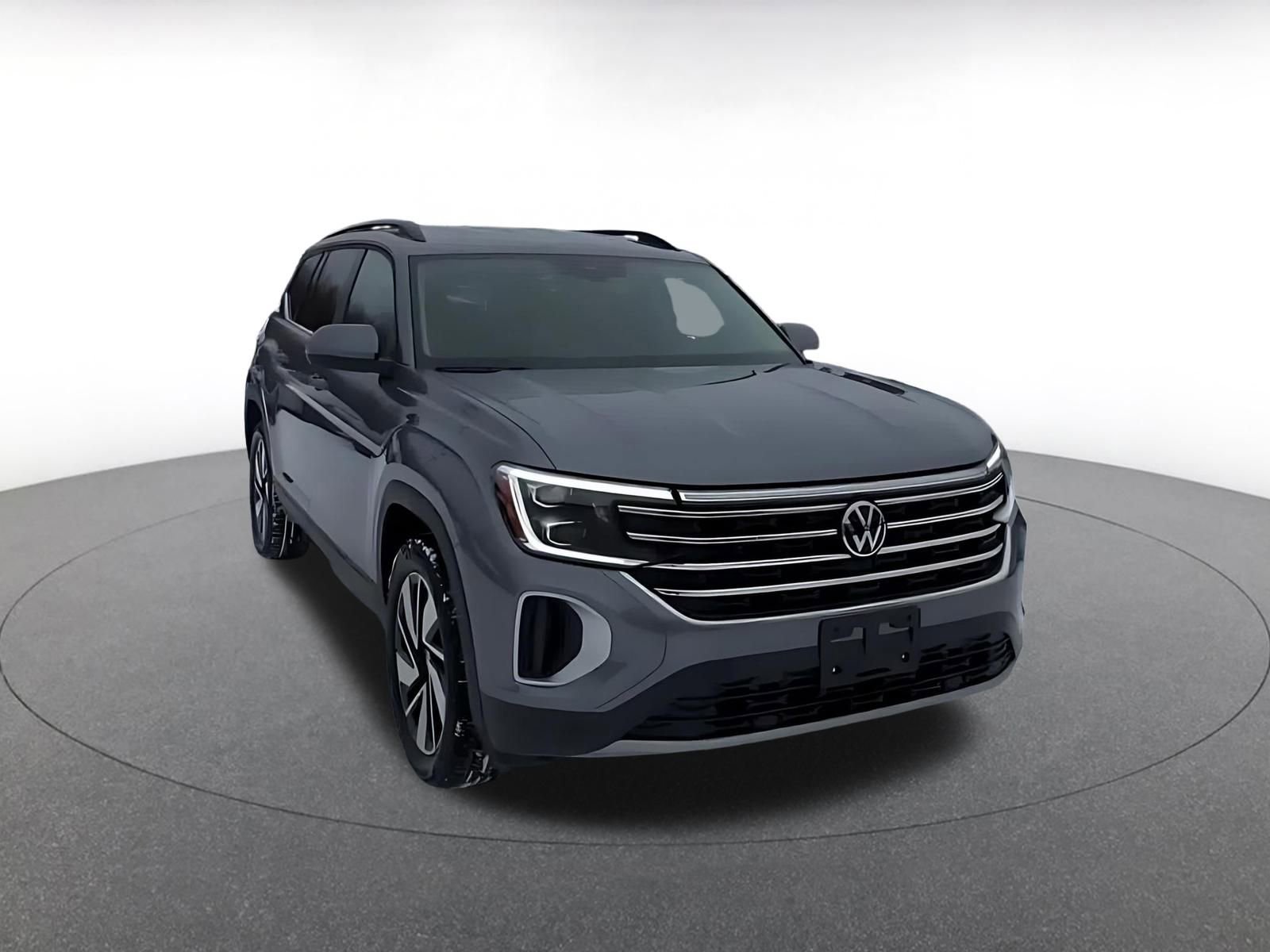 Used 2025 Volkswagen Atlas SE image 3