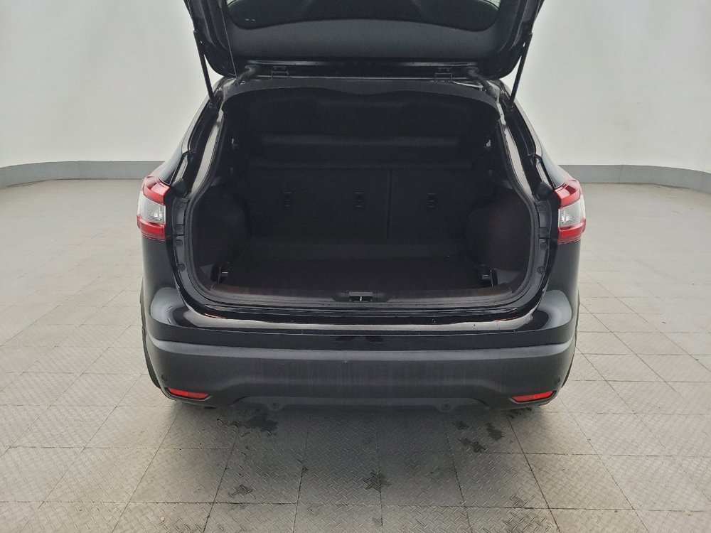 Used 2020 Nissan Rogue Sport S image 29