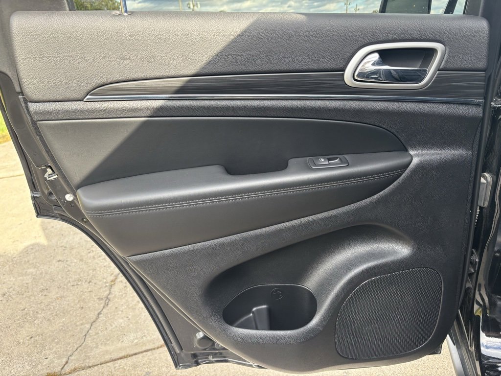 Used 2022 Jeep Grand Cherokee Limited w/ Technology Group image 21