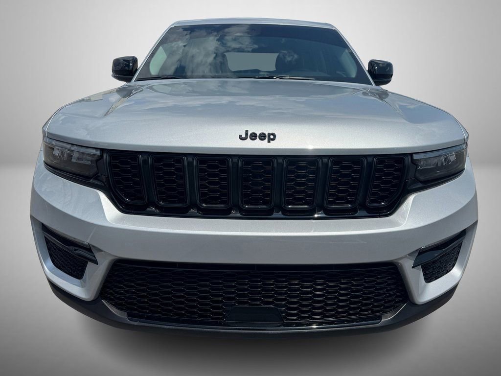 Used 2024 Jeep Grand Cherokee Limited w/ Black Appearance Package image 10