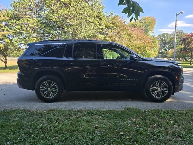 Used 2025 Chevrolet Traverse LT image 8