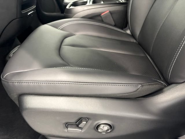 New 2027 Chrysler Pacifica Select AWD/4WD image 13