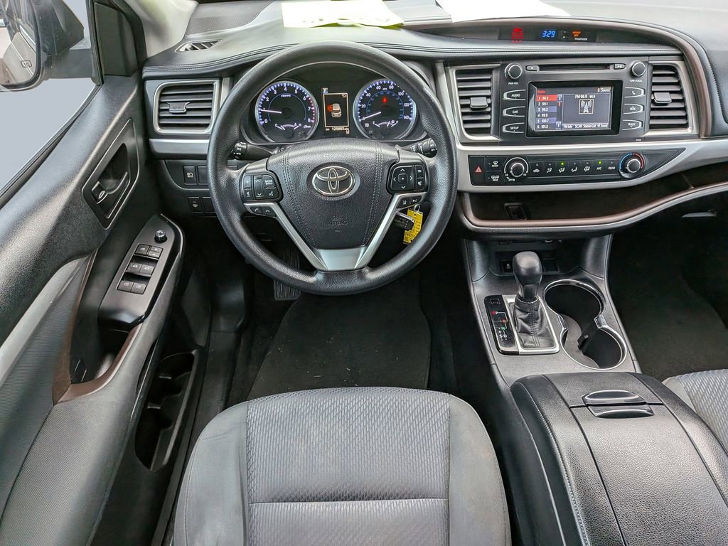 Used 2017 Toyota Highlander LE image 16