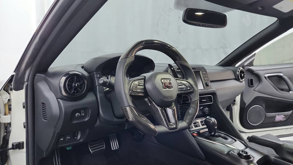 Used 2019 Nissan GT-R AWD/4WD image 17