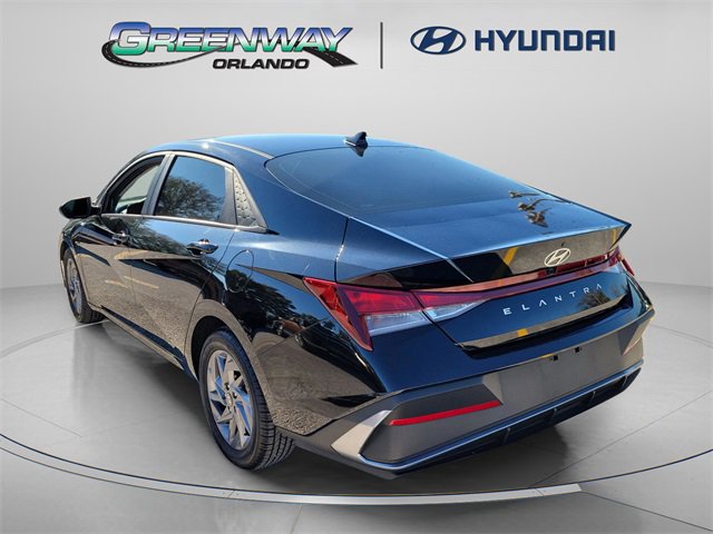 Certified 2024 Hyundai Elantra SEL image 3