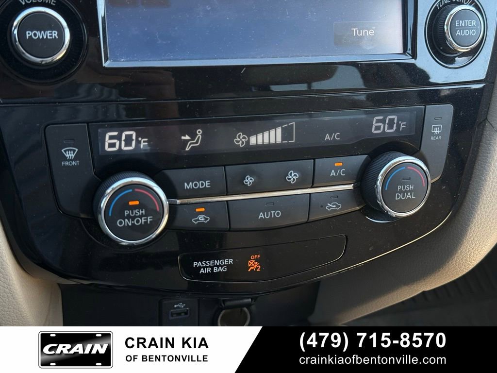 Used 2017 Nissan Rogue SV w/ SV Premium Package FWD image 15