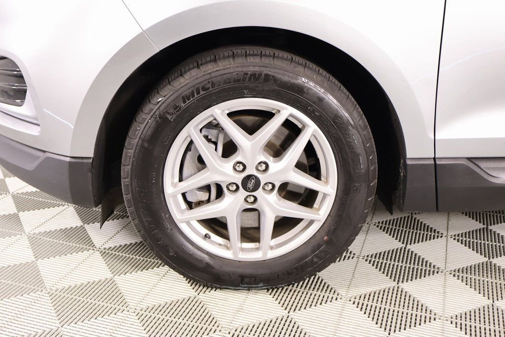 Used 2024 Ford Edge SEL image 17