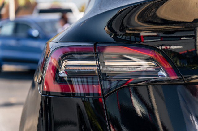 Used 2021 Tesla Model Y Long Range image 12