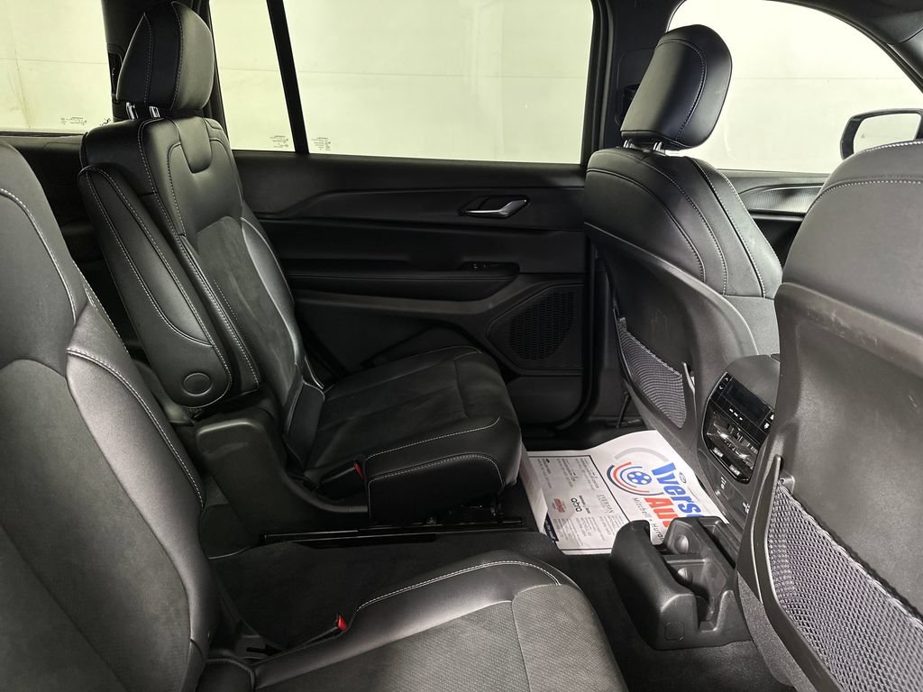 Used 2025 Jeep Grand Cherokee L Altitude AWD/4WD image 33