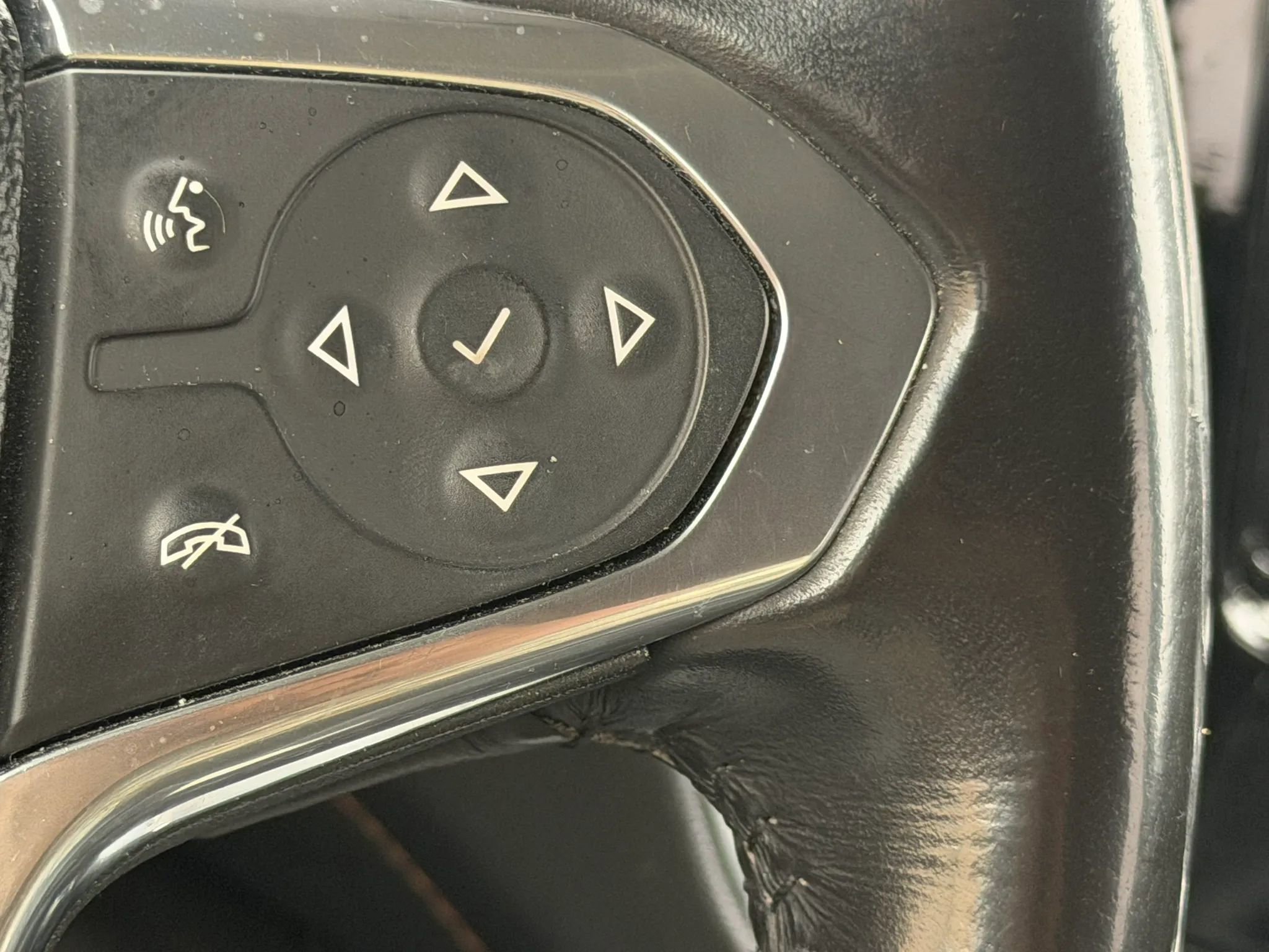 Used 2018 Chevrolet Traverse LT image 33