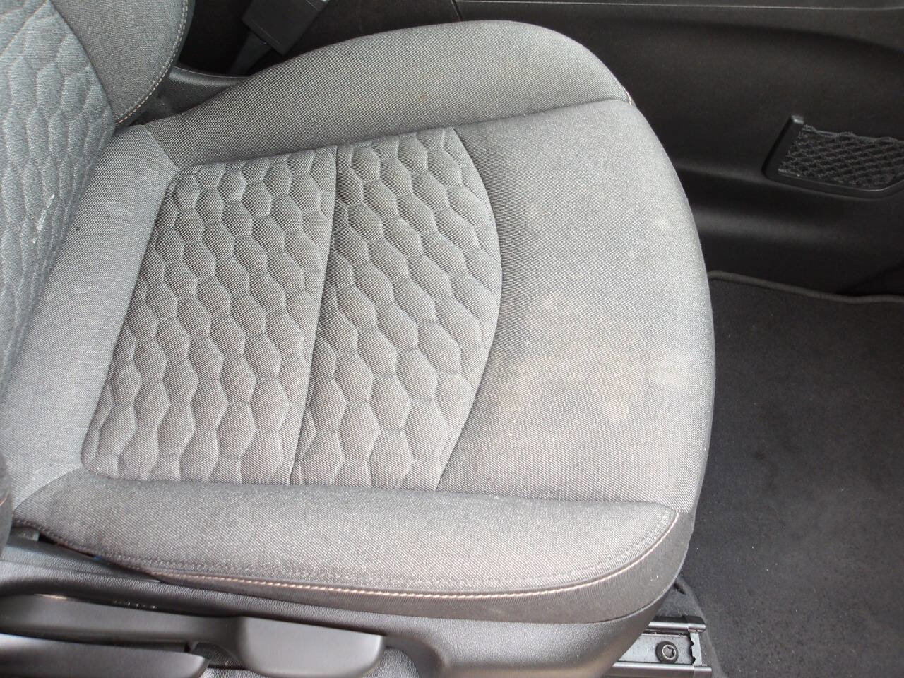 Used 2018 Chevrolet Equinox LT FWD image 19