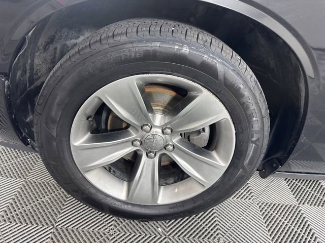 Used 2016 Dodge Challenger SXT w/ Driver Convenience Group RWD image 9