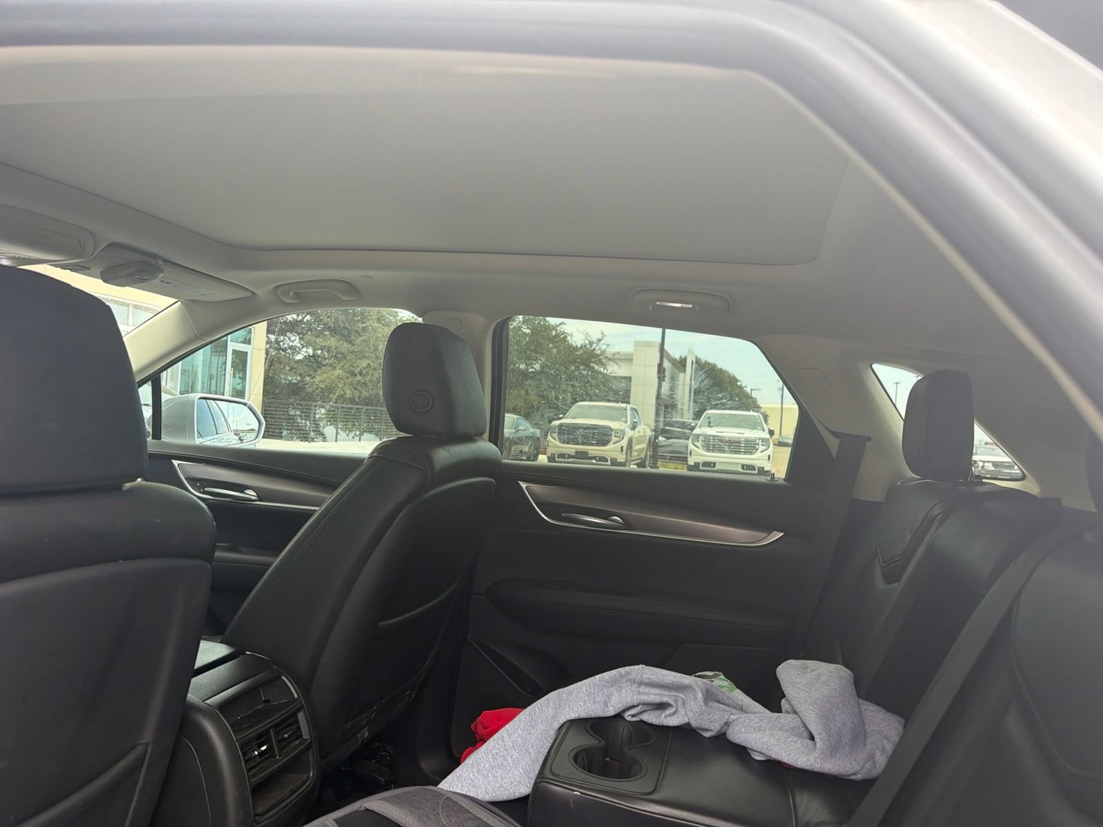 Used 2018 Cadillac XT5 Luxury w/ Driver Awareness Package FWD image 9