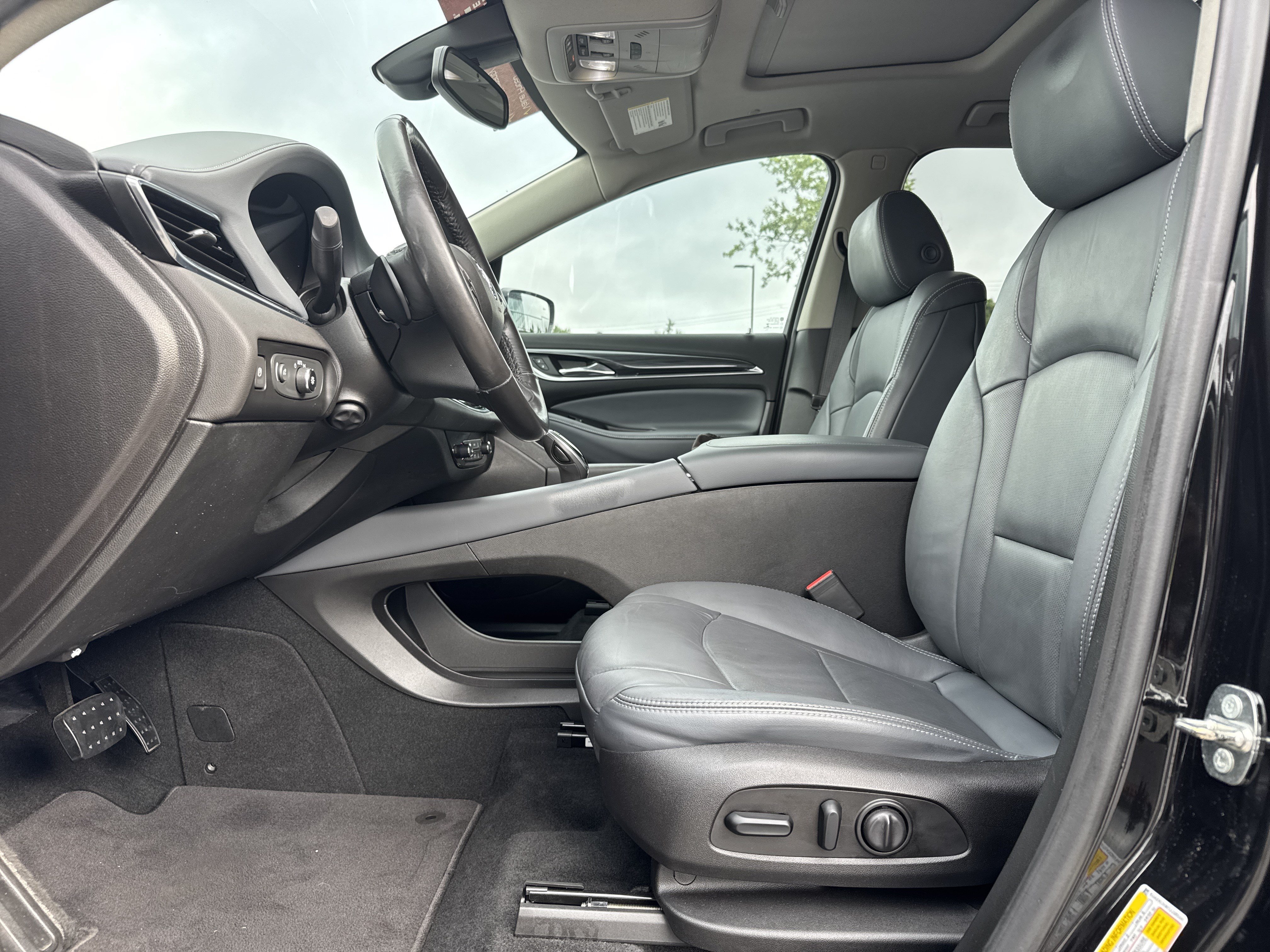 Used 2018 Buick Enclave Premium w/ Experience Buick Package FWD image 16