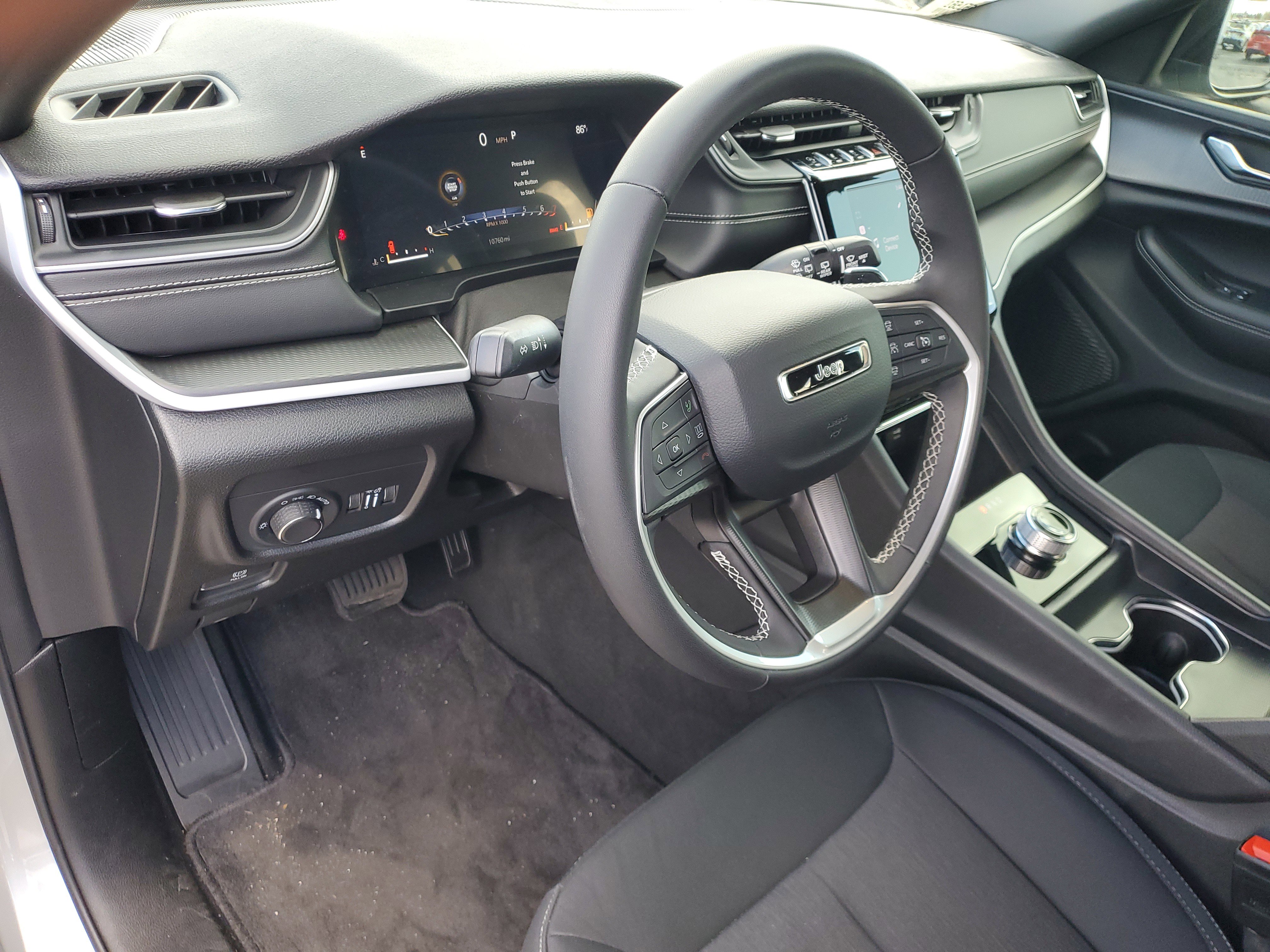 Used 2025 Jeep Grand Cherokee L Laredo w/ Trailer Tow Package image 12