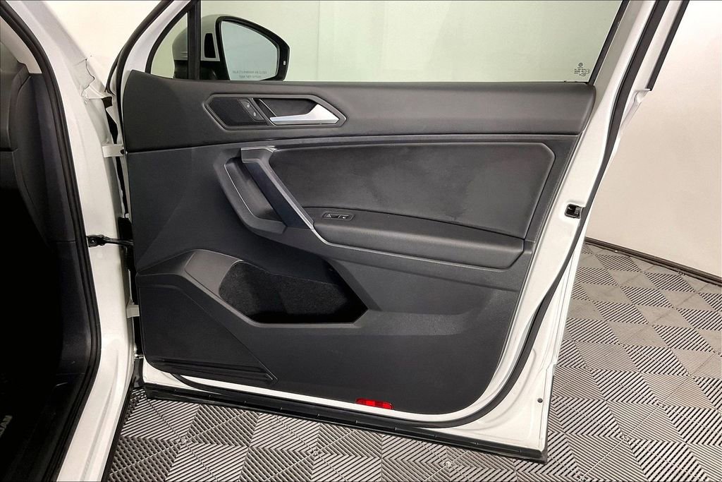 Used 2021 Volkswagen Tiguan SEL FWD image 21