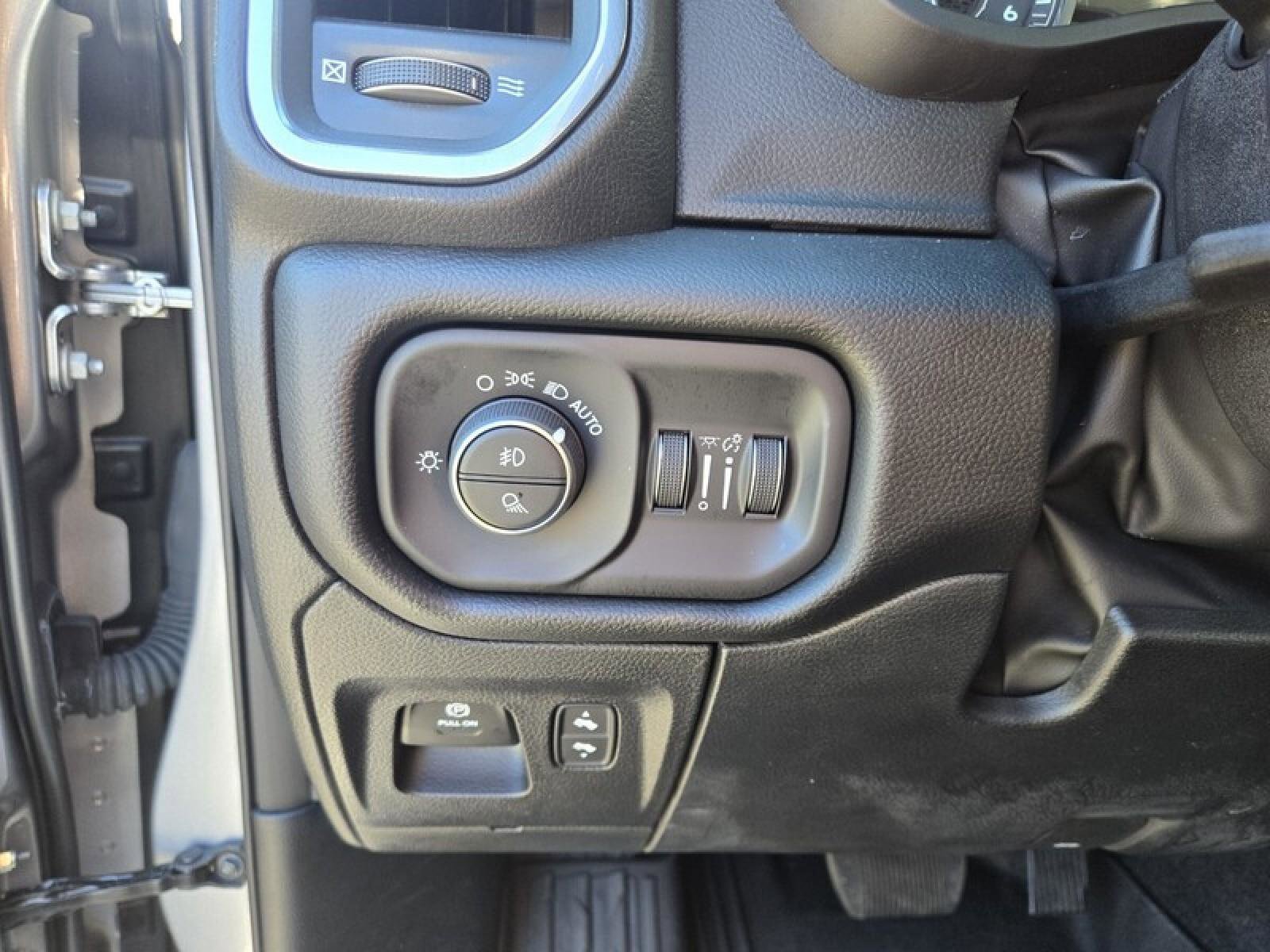 Used 2025 RAM 1500 Laramie image 12