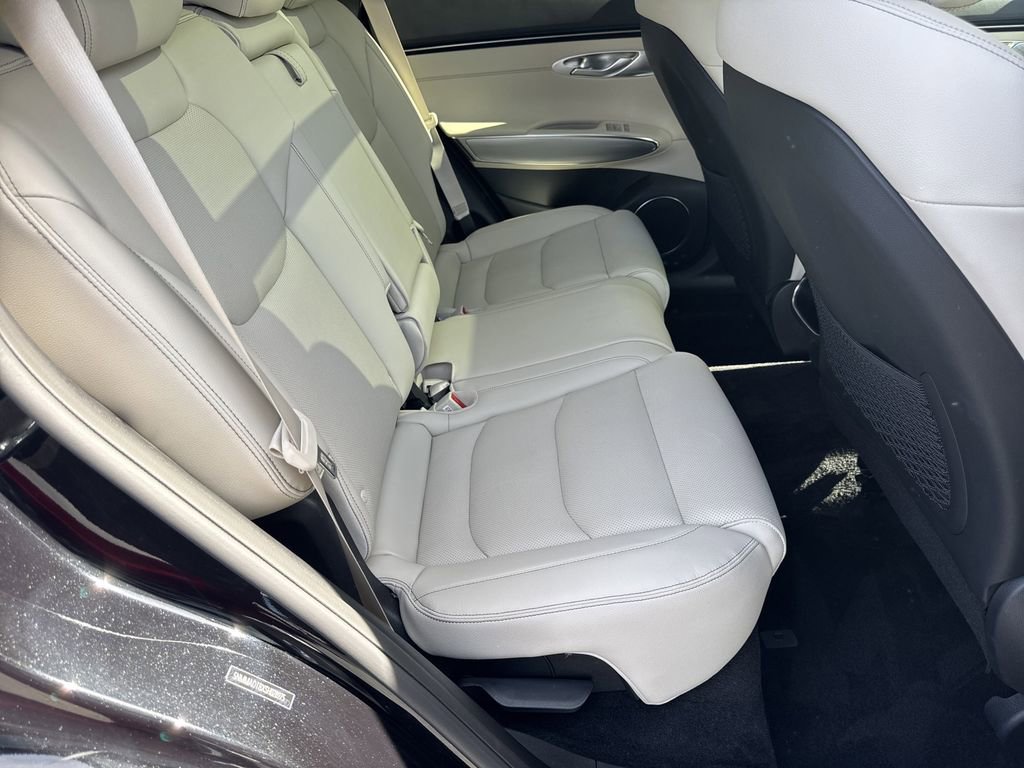 Used 2025 Genesis GV70 2.5T w/ Select Package image 15