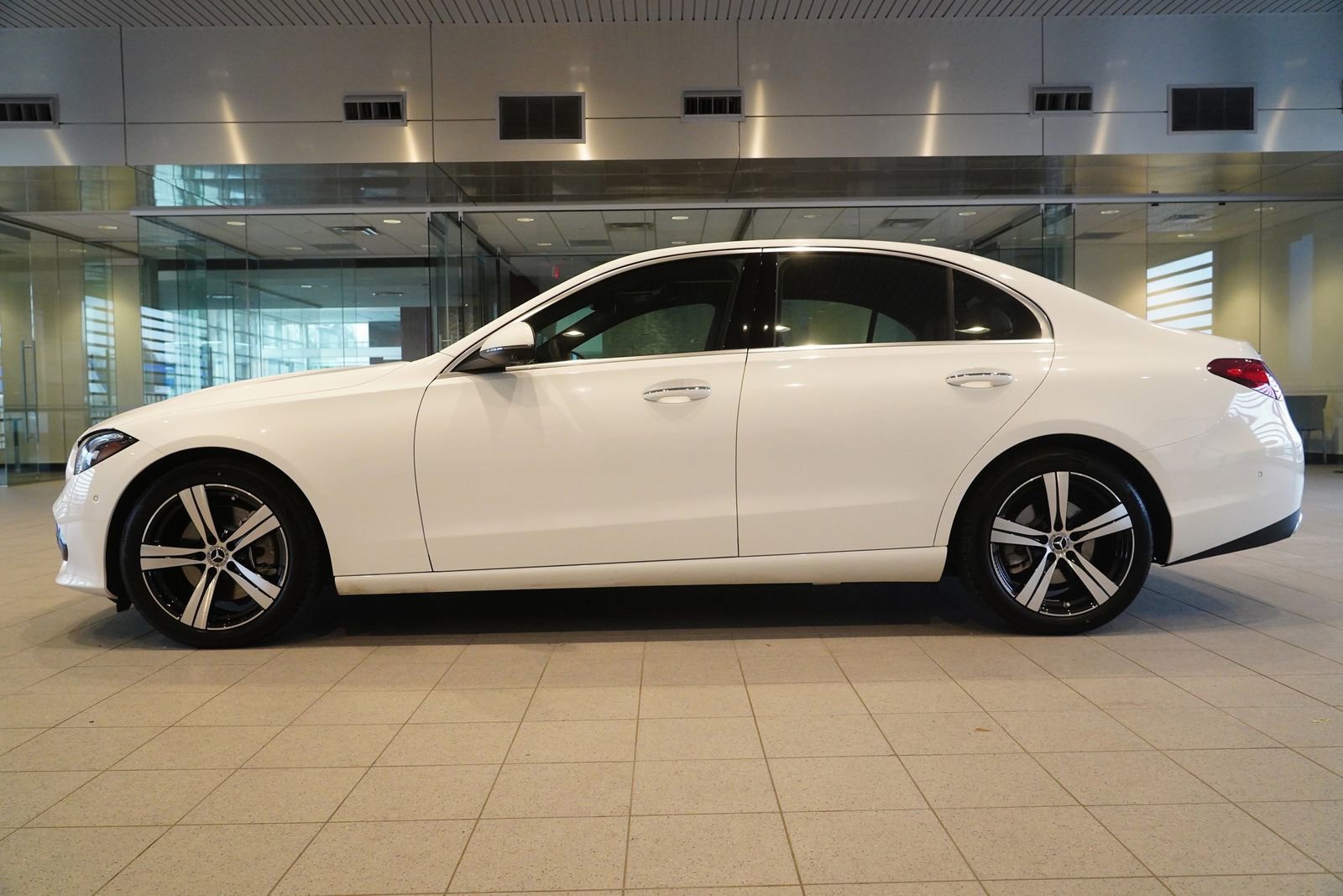 Used 2025 Mercedes-Benz C 300 4MATIC Sedan image 4