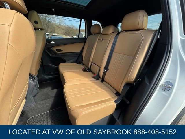Used 2023 Volkswagen Tiguan SE w/ Panoramic Sunroof Package image 11