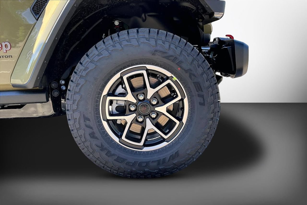 New 2026 Jeep Gladiator Rubicon w/ Steel Power Dome Hood Package AWD/4WD image 30