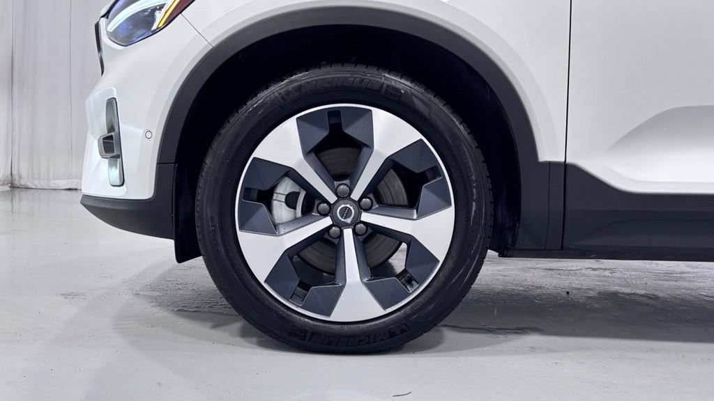 Certified 2026 Volvo XC40 B5 Plus AWD/4WD image 30