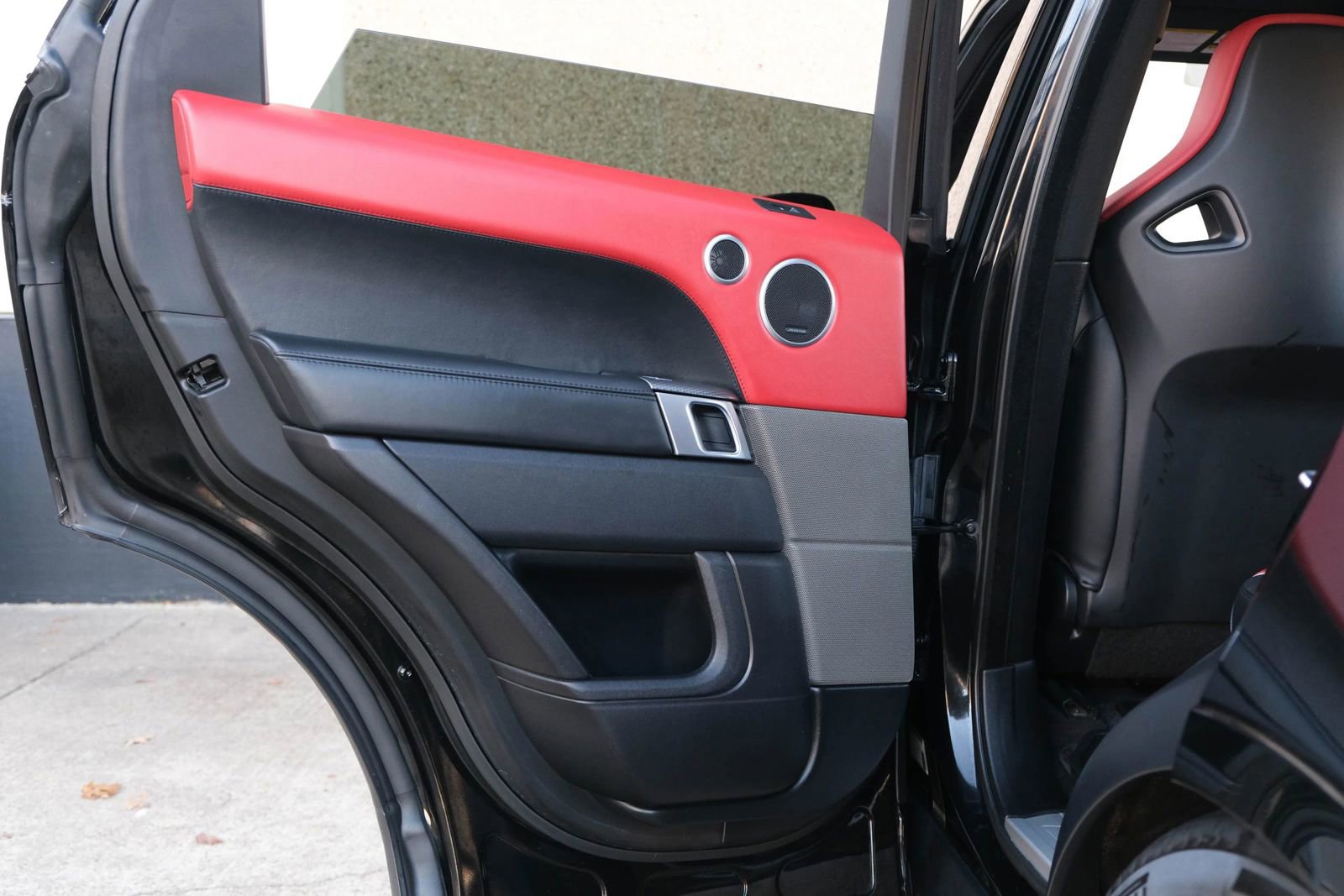 Used 2017 Land Rover Range Rover Sport SVR image 27