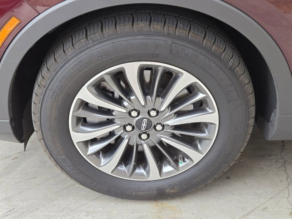 Used 2023 Lincoln Nautilus FWD w/ Premium Package image 5