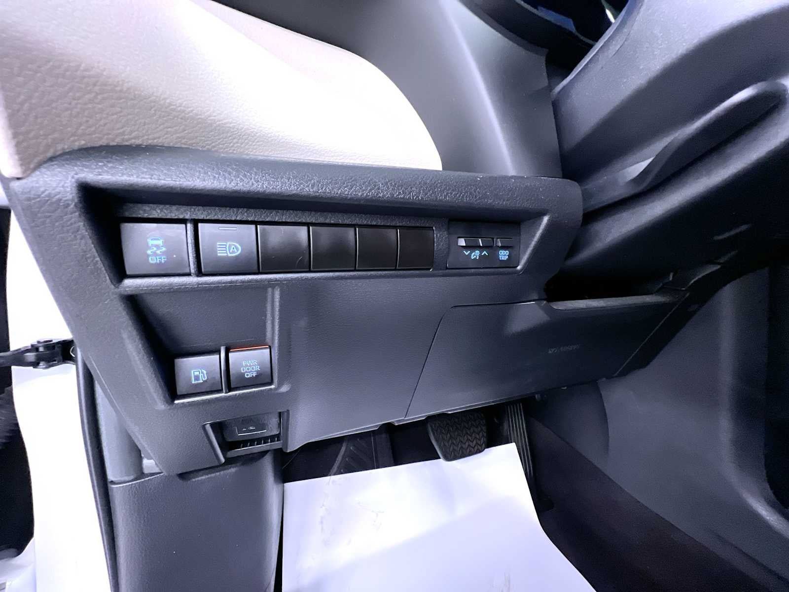 Used 2024 Toyota Sienna XLE FWD image 16